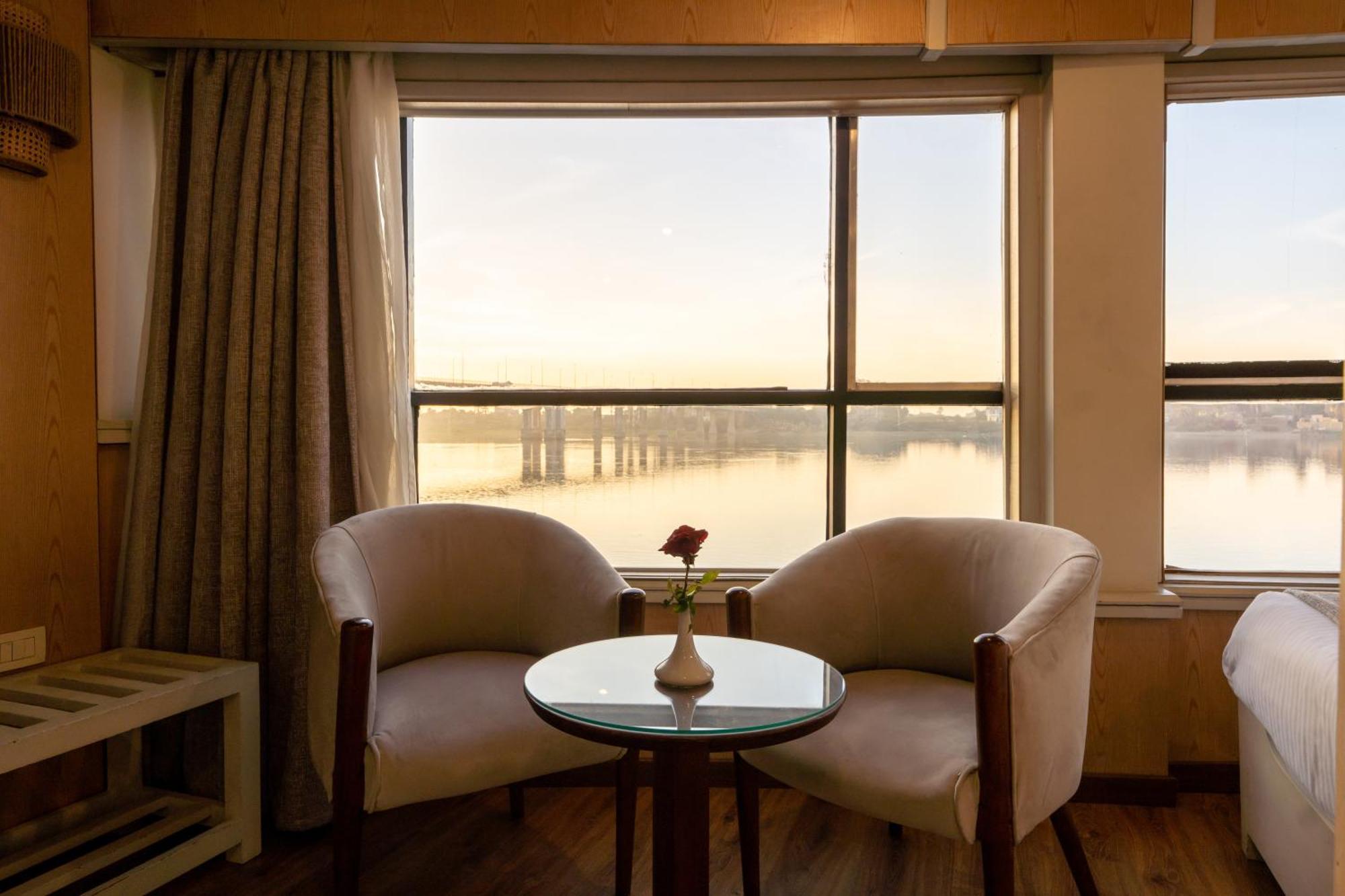 Hotel Magic I Nile Cruise Deluxe Boat The Scheduled Departure Is On Saturday For A 7-Day Nile Cruise Luxor Esterno foto